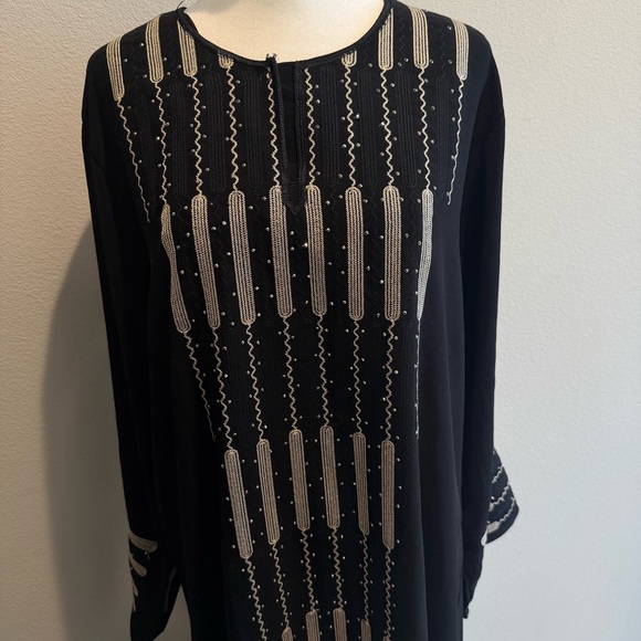 Black embroidered abaya with cream threadwork and embellished detailing. - Picture 2 of 6